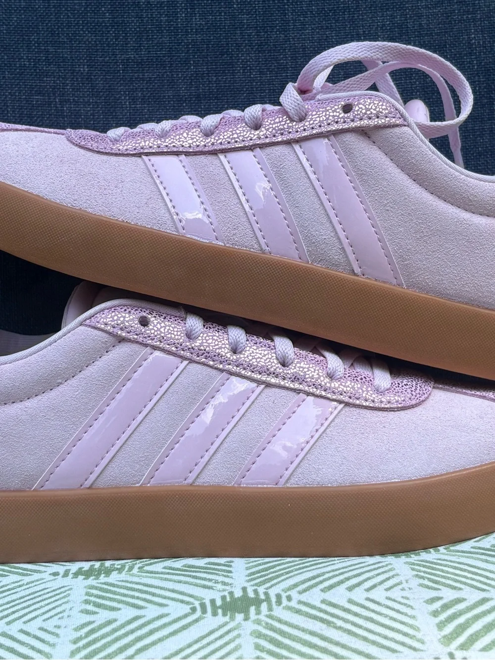 Adidas girl’s soft Pink with shimmering pink Sneakers youth 4.5, women’s 5.5